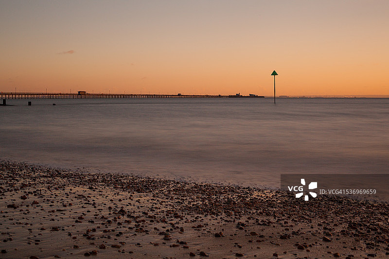 涌入的潮汐，绍森德码头图片素材