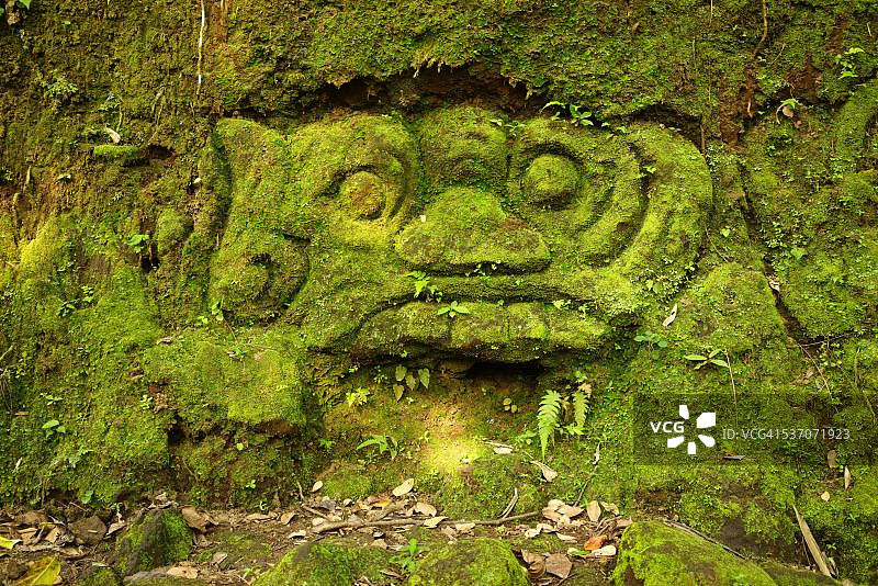 印度尼西亚巴厘岛的古老岩石雕刻图片素材