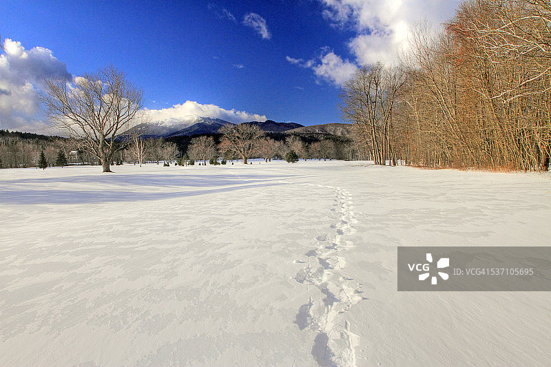 雪鞋印记图片素材