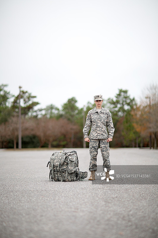 女兵全身像图片素材
