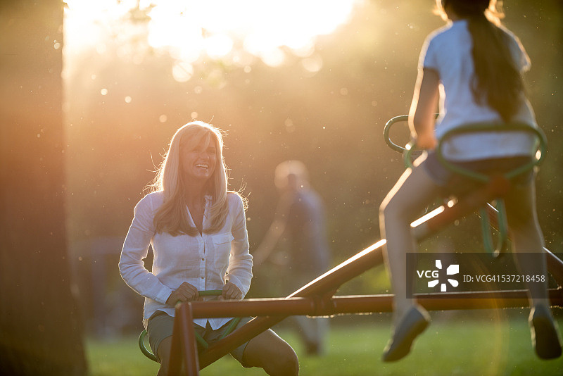 在游乐场玩耍图片素材