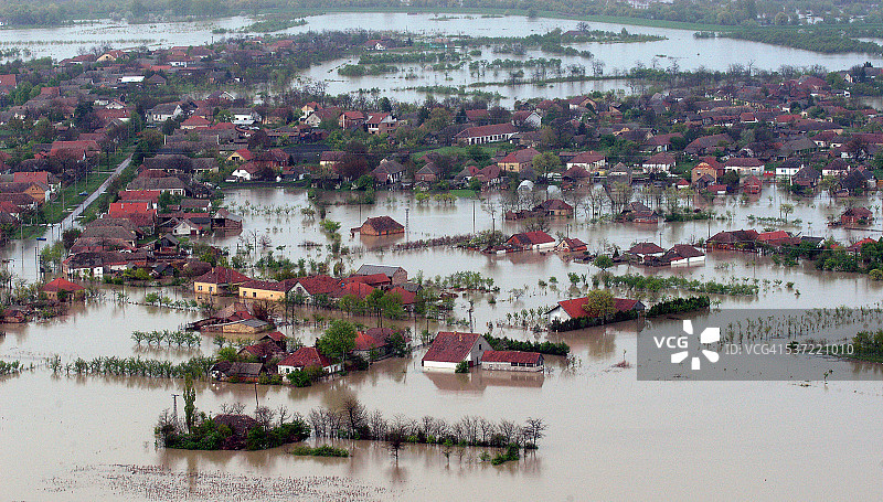 被洪水淹没的房屋鸟瞰图图片素材