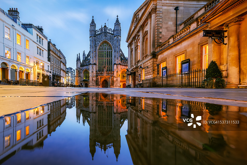 巴斯修道院和罗马浴场倒影，萨默塞特图片素材