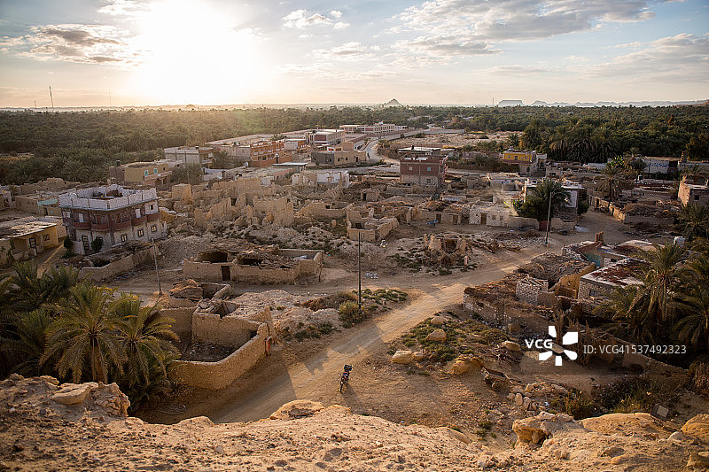 锡瓦绿洲村庄的日落图片素材