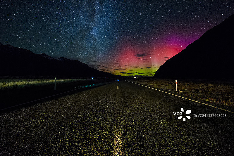 银河与南极光，库克山国家公园图片素材