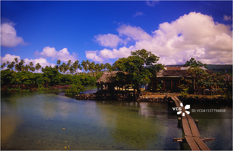 西萨摩亚乌波卢岛上的渔村图片素材
