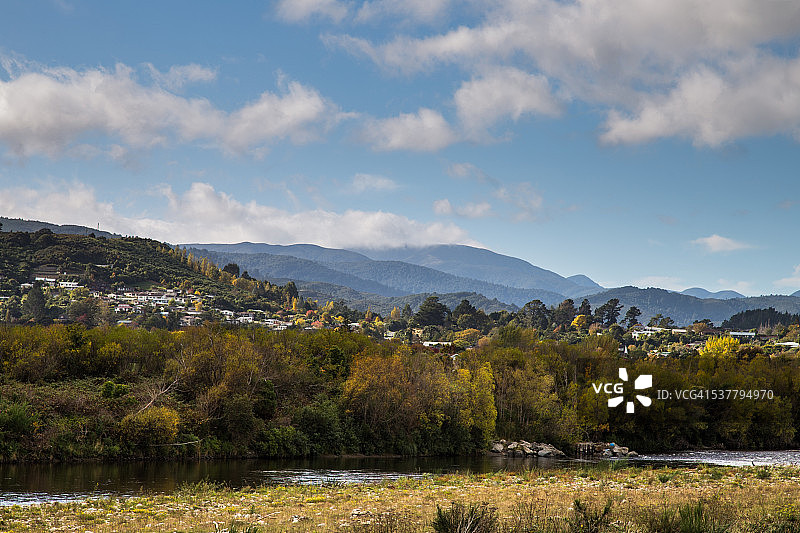 Hutt河沿岸的秋色图片素材