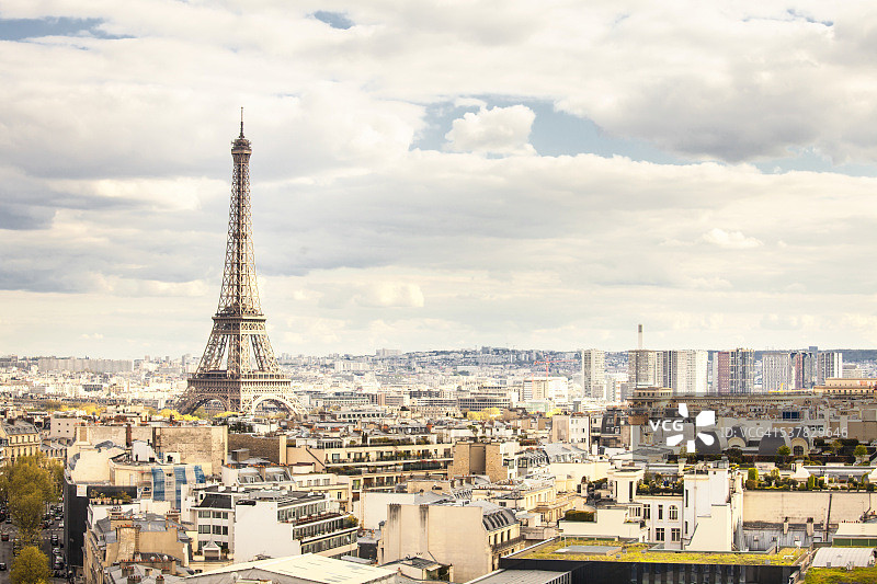 从凯旋门顶端看到的埃菲尔铁塔图片素材