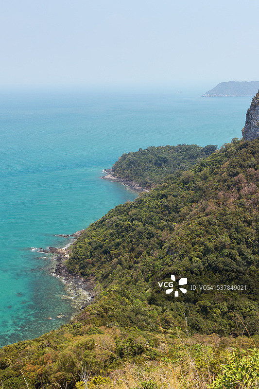 泰国丘陵岛屿海岸线与海洋景观图片素材