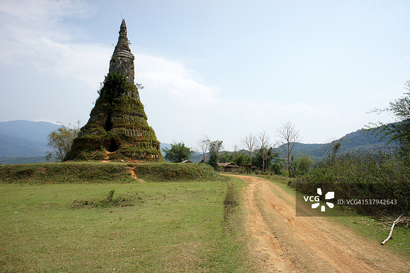 老挝 Phonsavanh 塔特方寺图片素材