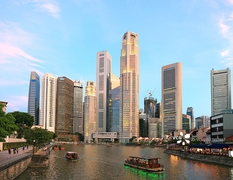 蓝色时刻的新加坡河图片素材