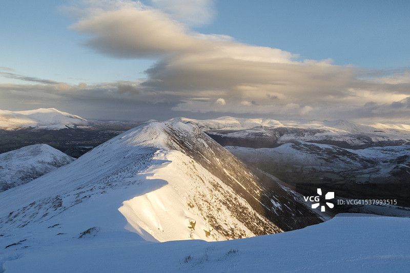 湖区的考西派克山图片素材