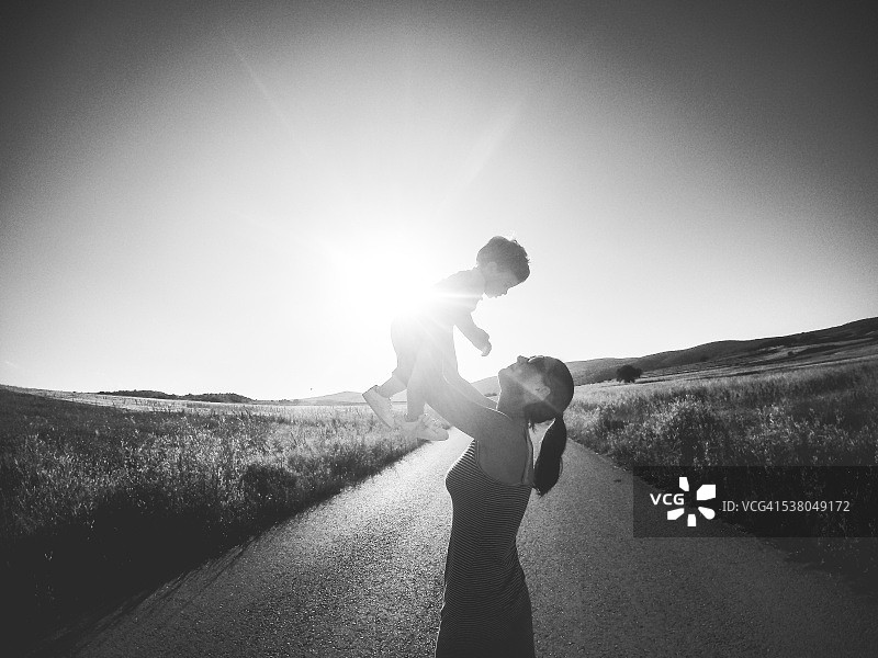 公路上的日落图片素材