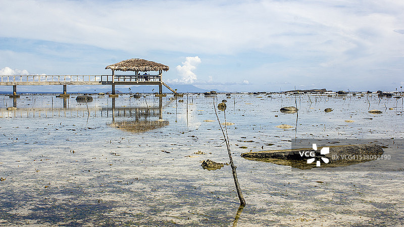 前往比利岛岩层的桥梁侧视图图片素材