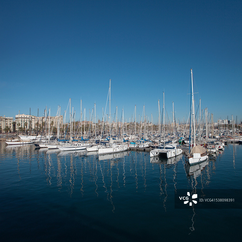 停靠的帆船图片素材