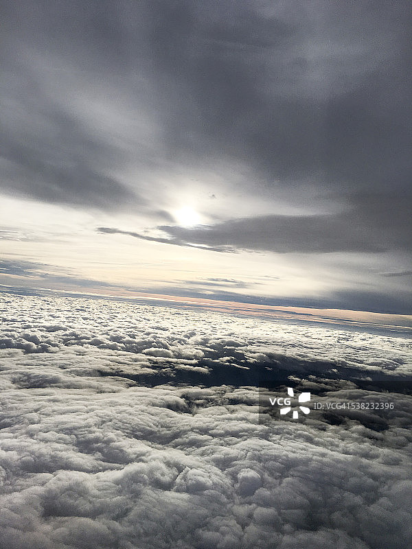 云层上方的天空俯视图图片素材