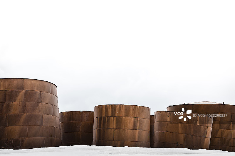 欺骗岛上的奥德鲸鱼油罐图片素材