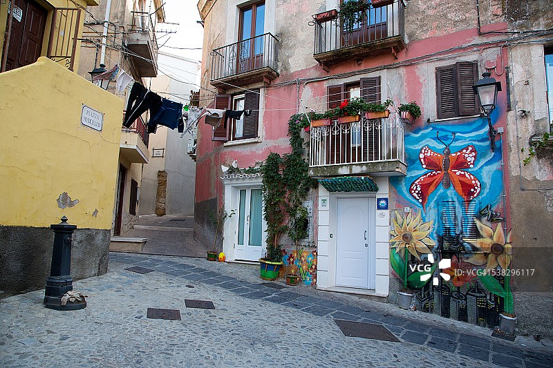 老城区Aprile住宿加早餐旅馆墙上的涂鸦图片素材