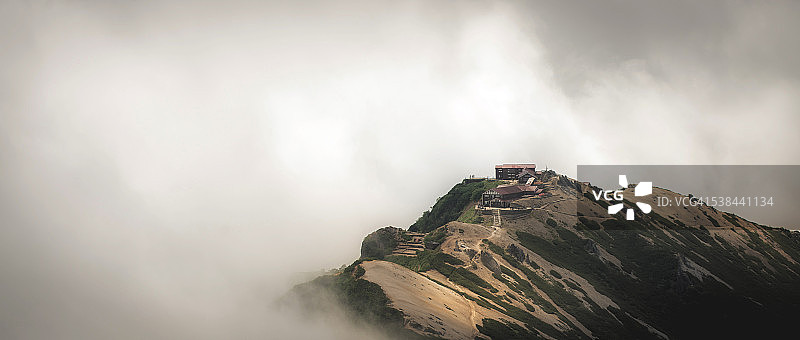 日本阿尔卑斯山的山间小屋图片素材