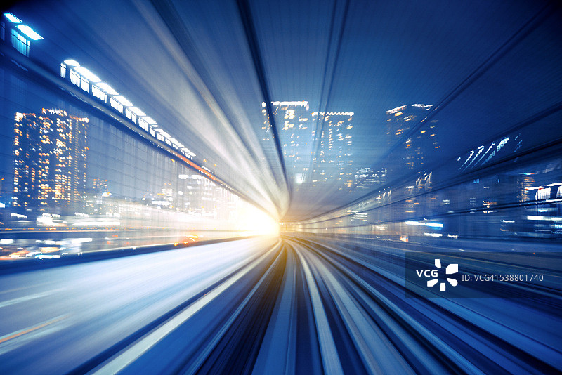 透明列车隧道中的抽象速度运动图片素材