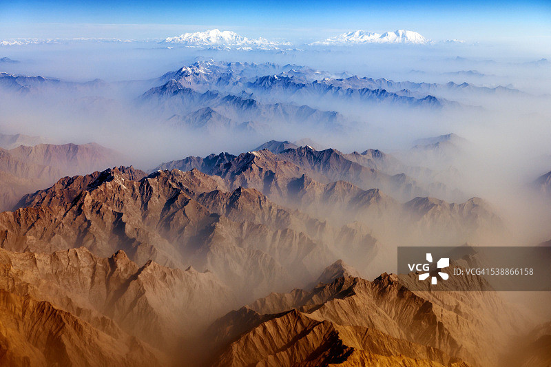 飞往大阪途中俯瞰巴基斯坦的群山图片素材