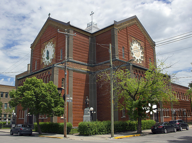 加拿大魁北克蒙特利尔小意大利区的圣母德拉迪费萨教堂图片素材