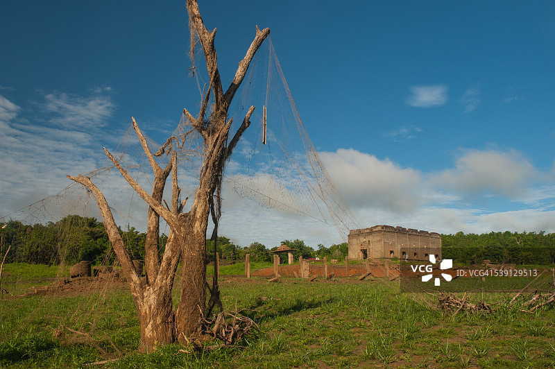 废弃的沉没寺庙图片素材