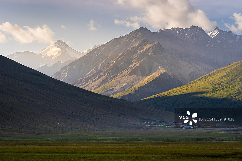 朗敦村的日出图片素材