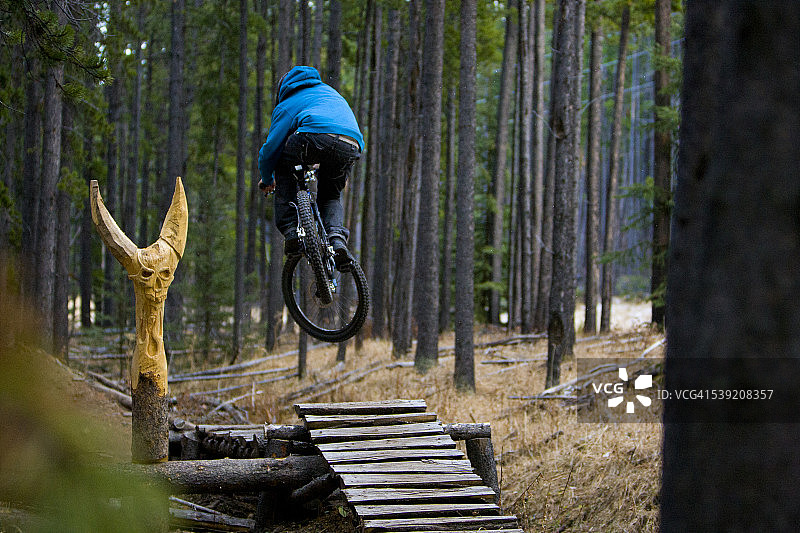 骷髅自行车道图片素材