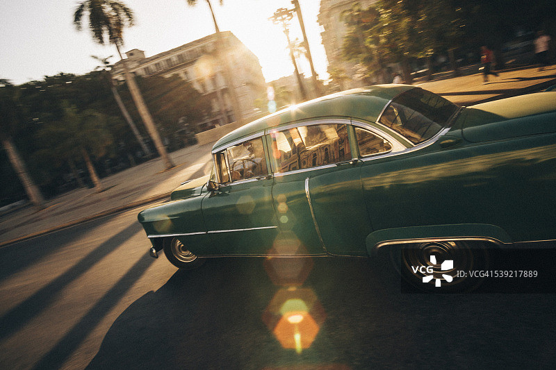 古巴哈瓦那的美国经典汽车图片素材