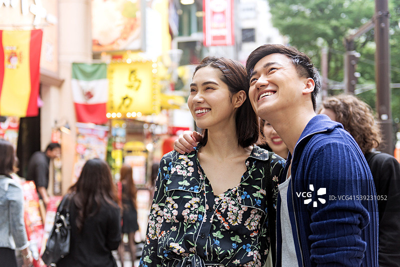 涩谷的日本夫妇图片素材
