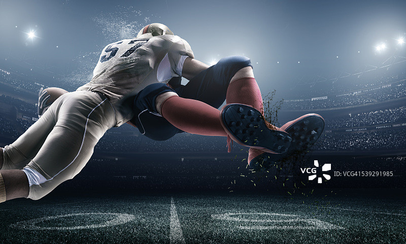 运动中的美式橄榄球图片素材