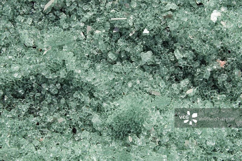 钢化玻璃破碎图片素材