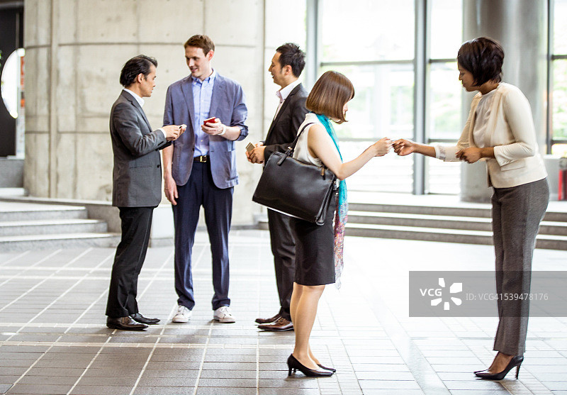 活动结束后会面的办公室高管团队图片素材