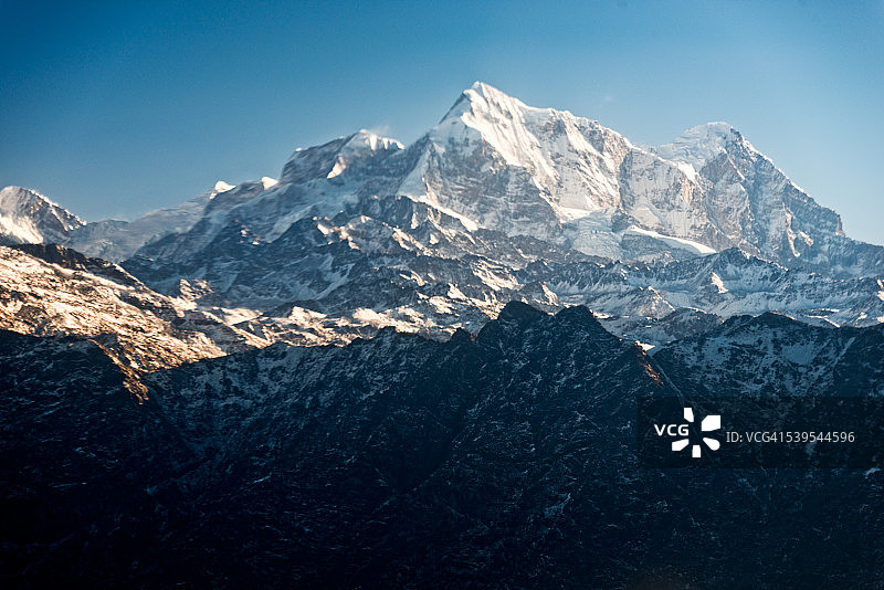 从加德满都飞往尼泊尔卢克拉的航班上看到的喜马拉雅山脉景色图片素材