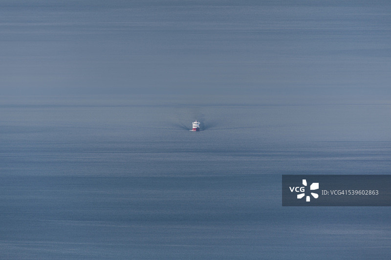 海上航行的船只图片素材