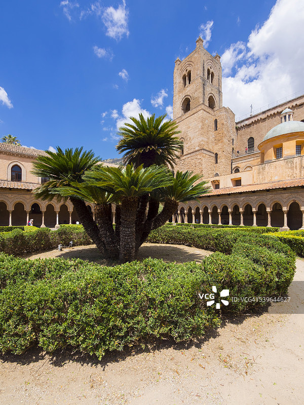 意大利西西里蒙雷阿莱大教堂回廊图片素材