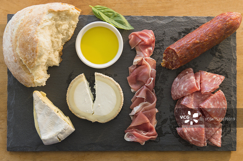 奶酪、肉和面包静物摄影图片素材