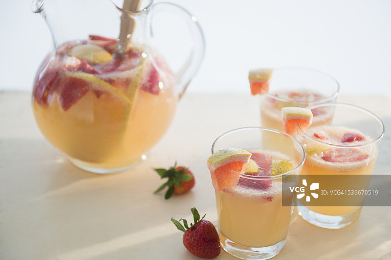 水果鸡尾酒的影棚照片图片素材