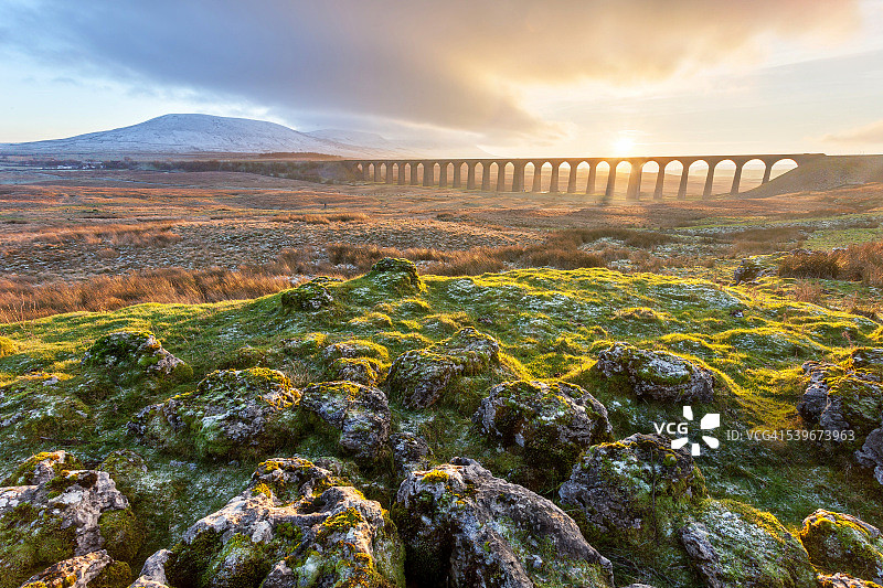 里布尔黑德高架桥和英格尔伯勒山图片素材