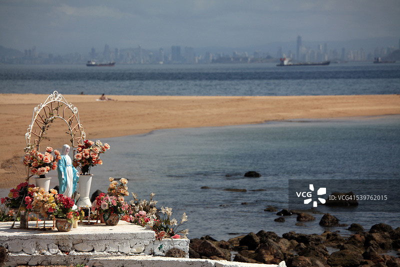 塔波加岛海滩上的神殿图片素材