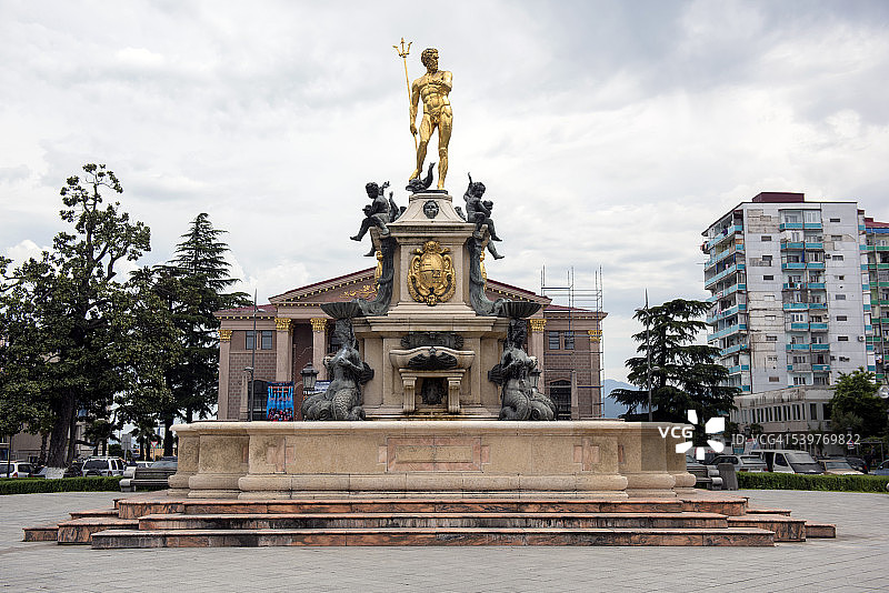 巴统剧院前的海王星喷泉图片素材