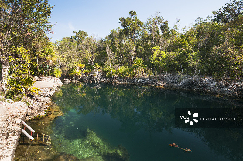 猪湾天然井图片素材