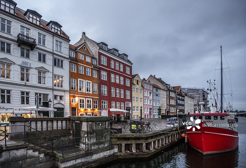 暴风雨前的新港图片素材