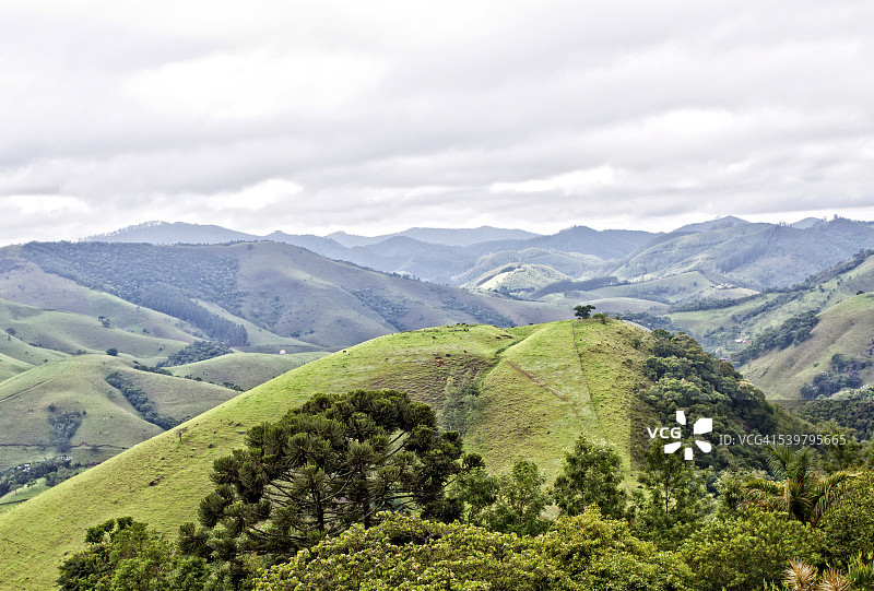 绿色的山图片素材