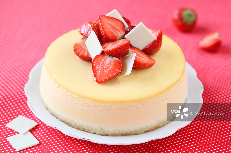 香草草莓芝士蛋糕图片素材