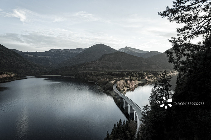 湖上的桥梁图片素材