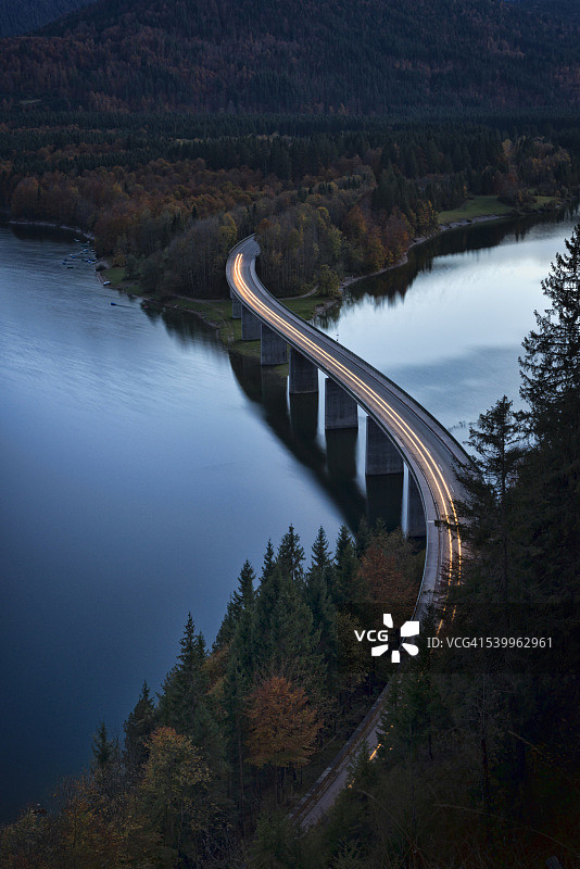 湖上的桥梁图片素材