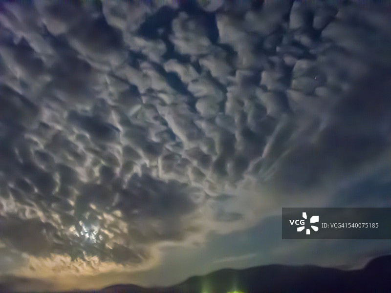 云、夜空，爱尔兰基拉尼洛莱恩湖图片素材