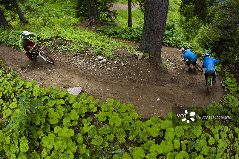 瑞士山地自行车速降图片素材